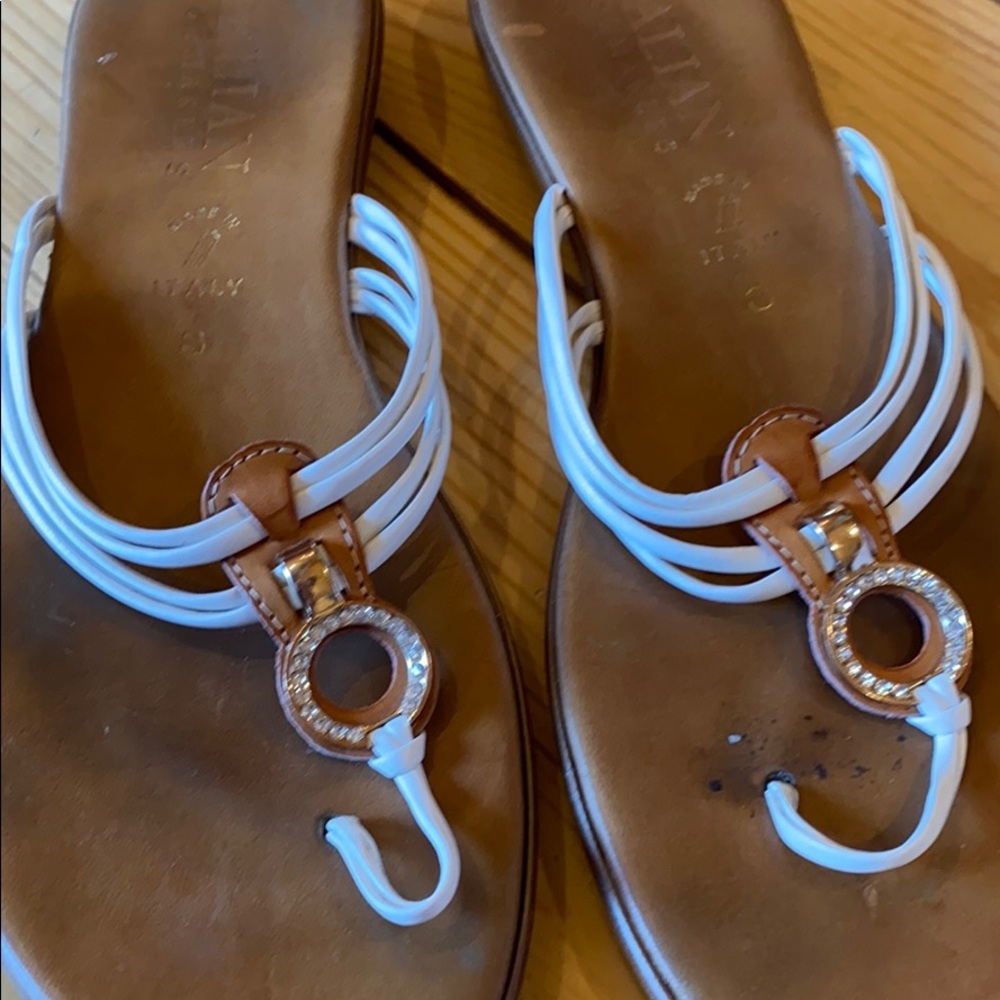 White flip flop with a little bling - Picture 7 of 8